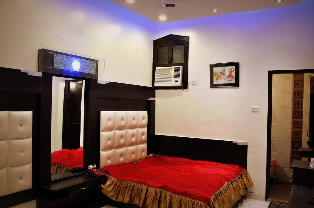 Hotel Peace Point - 1 Min Walking Distance From Station Nuova Delhi Esterno foto