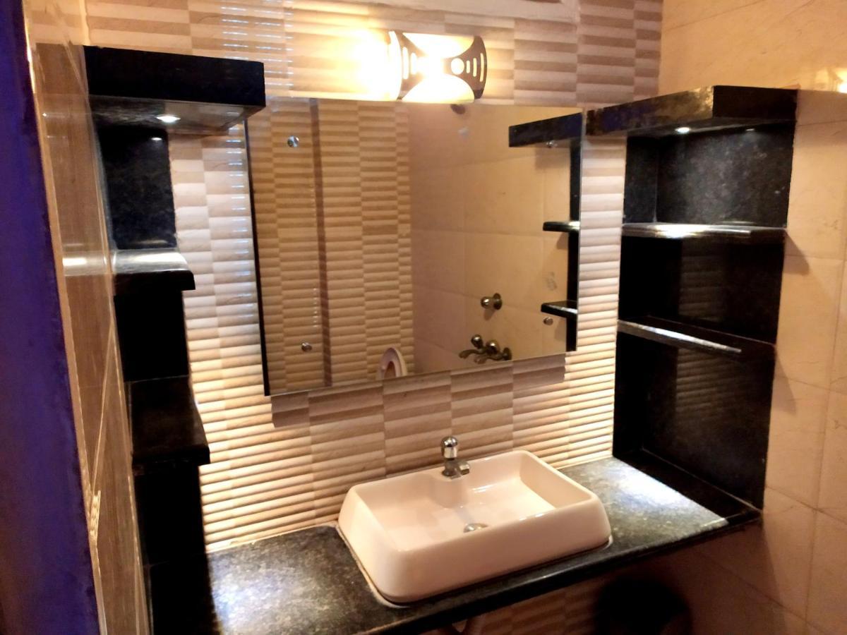 Hotel Peace Point - 1 Min Walking Distance From Station Nuova Delhi Esterno foto