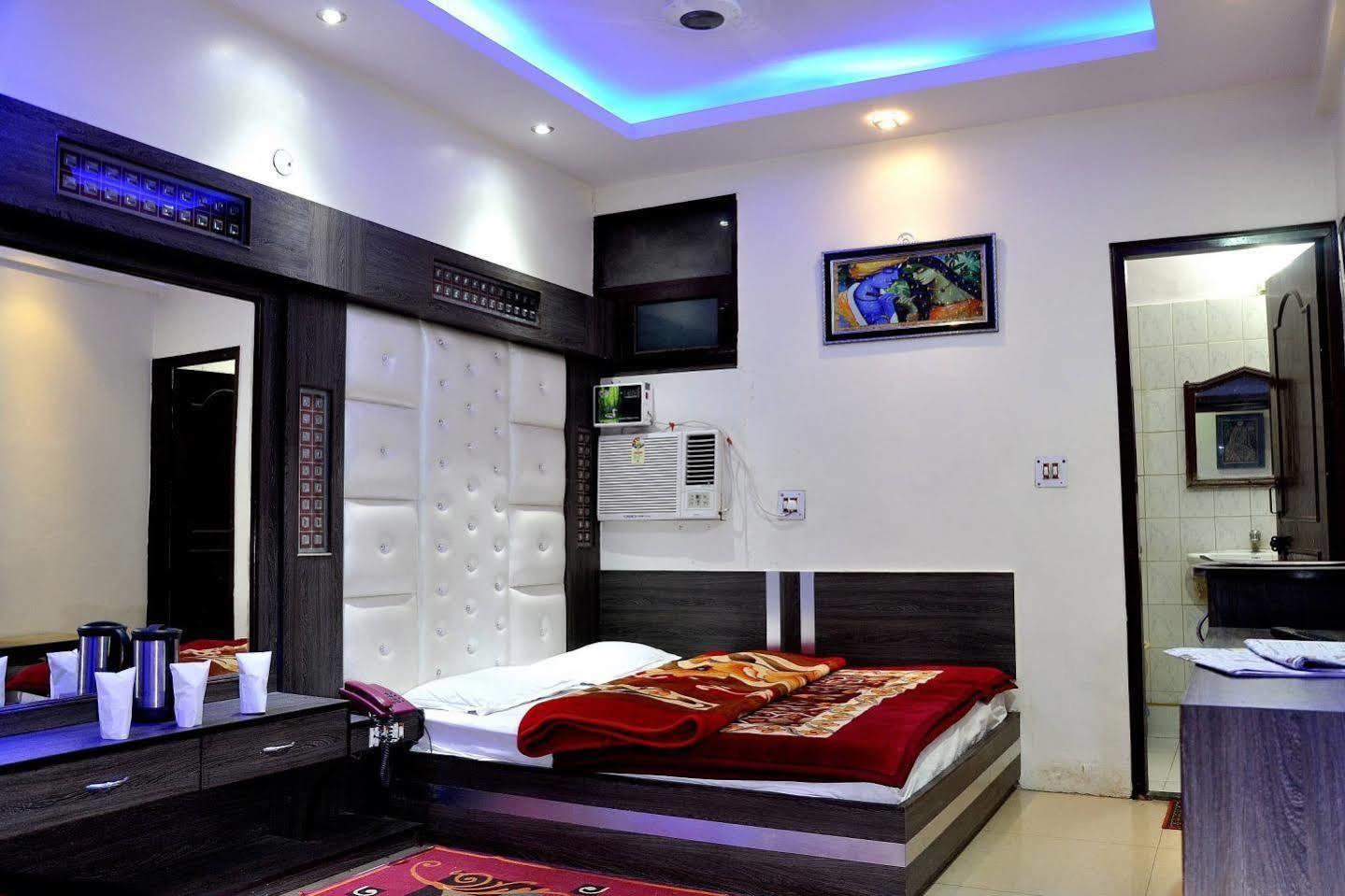 Hotel Peace Point - 1 Min Walking Distance From Station Nuova Delhi Esterno foto