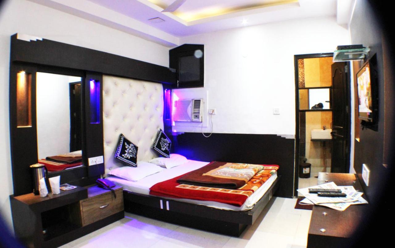 Hotel Peace Point - 1 Min Walking Distance From Station Nuova Delhi Esterno foto