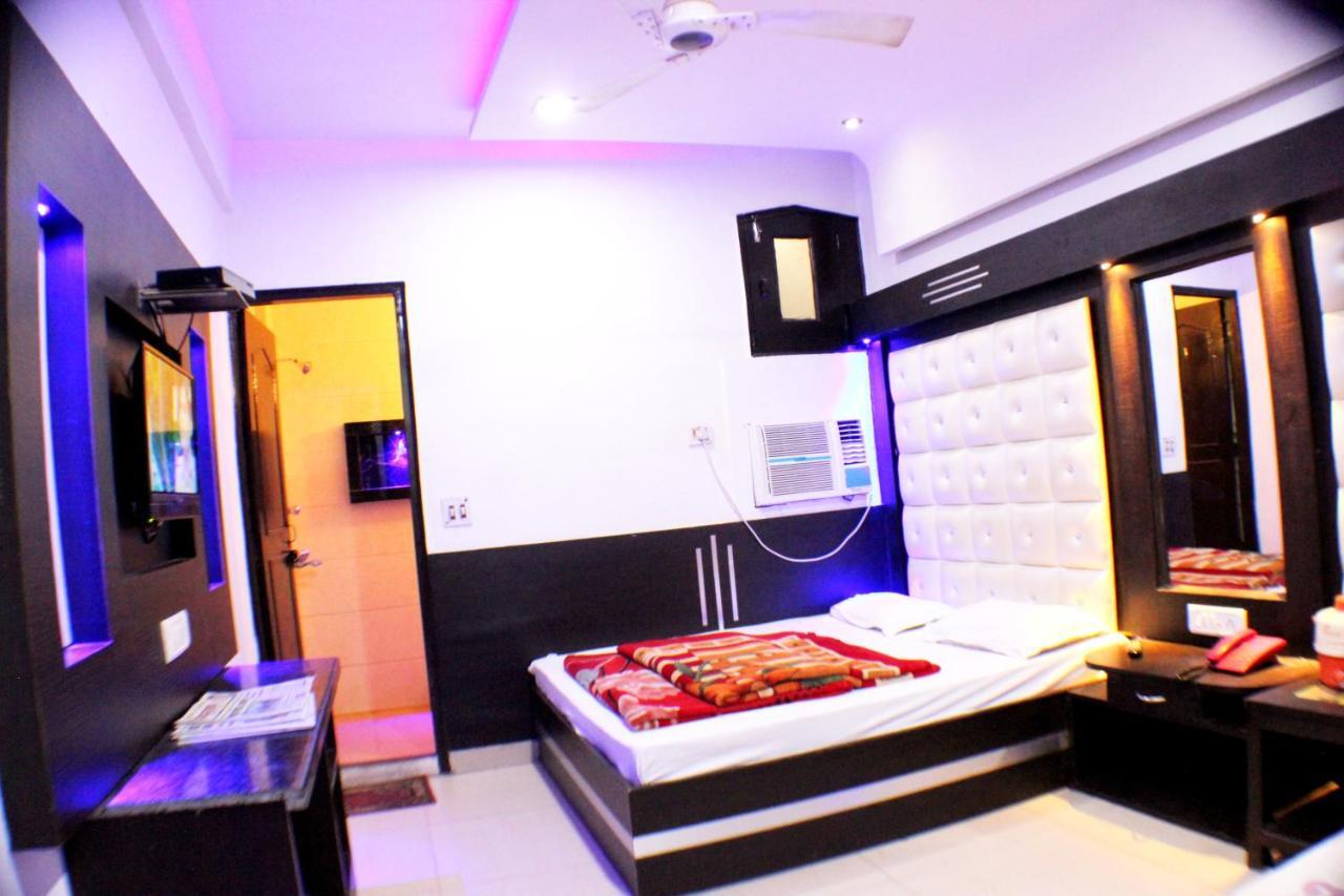 Hotel Peace Point - 1 Min Walking Distance From Station Nuova Delhi Esterno foto