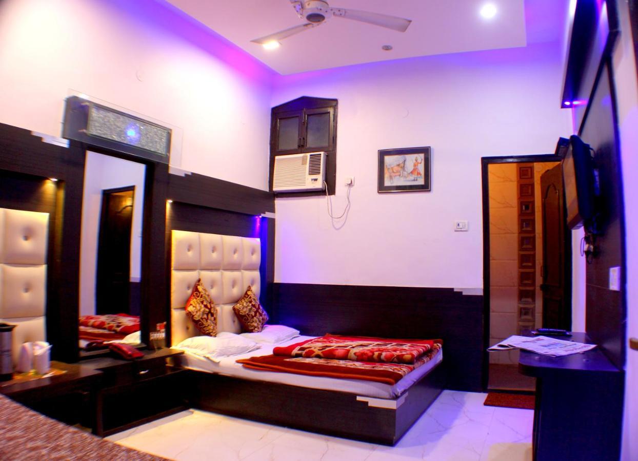 Hotel Peace Point - 1 Min Walking Distance From Station Nuova Delhi Esterno foto