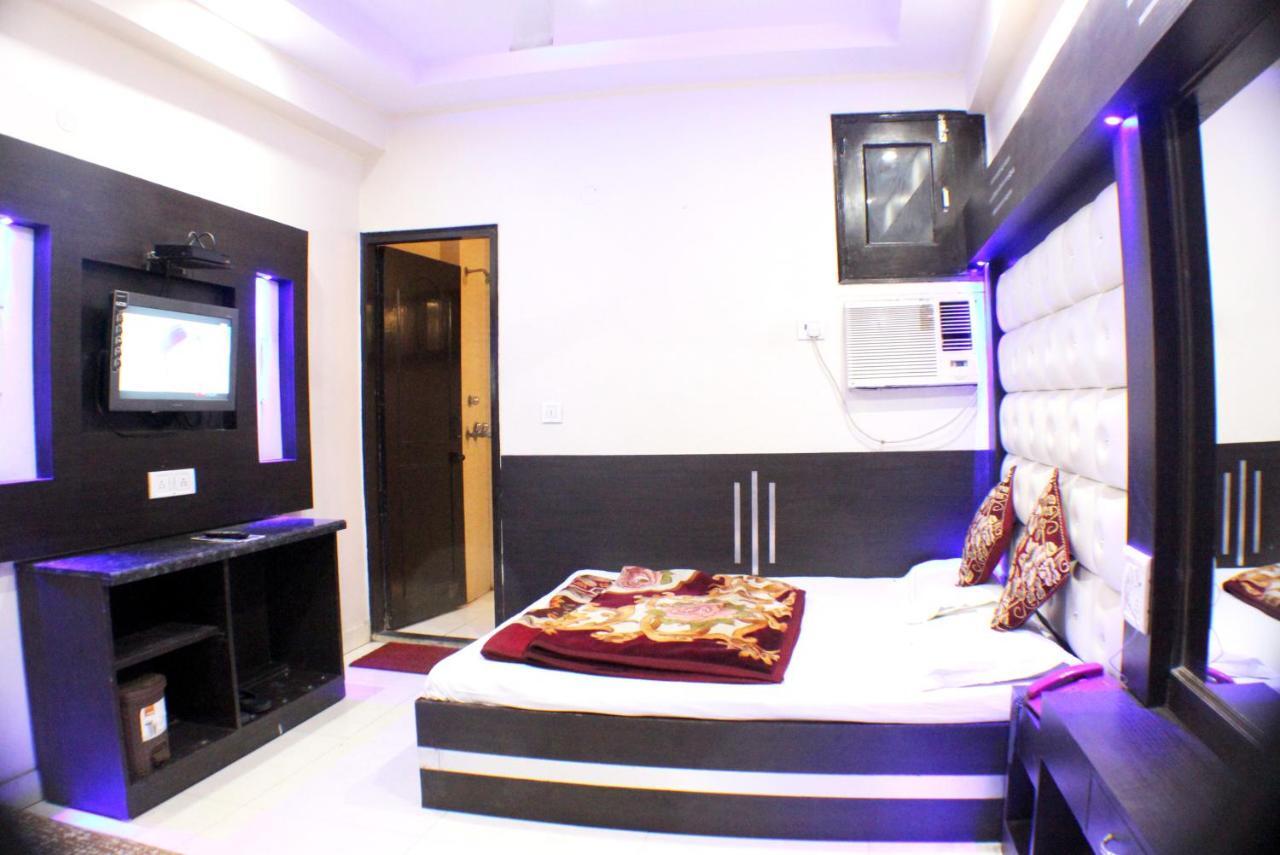 Hotel Peace Point - 1 Min Walking Distance From Station Nuova Delhi Esterno foto